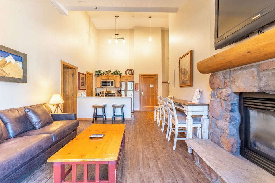 Condo (2 Bedrooms) | Front of property