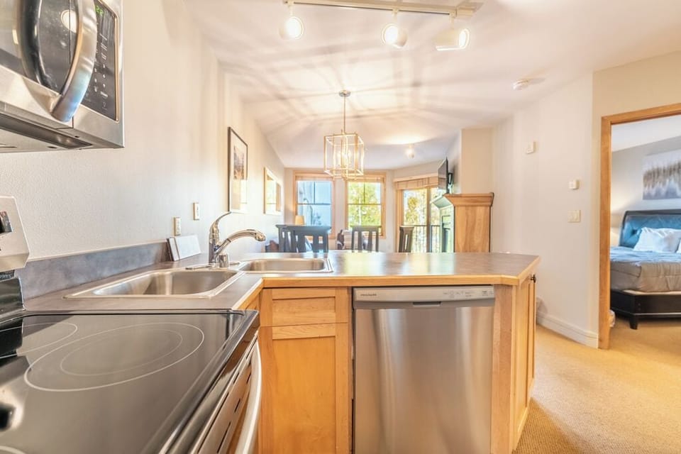 Condo (1 Bedroom) | Property amenity