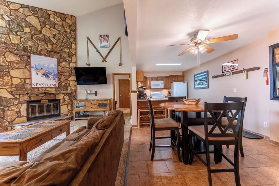 Condo (3 Bedrooms) | Property amenity