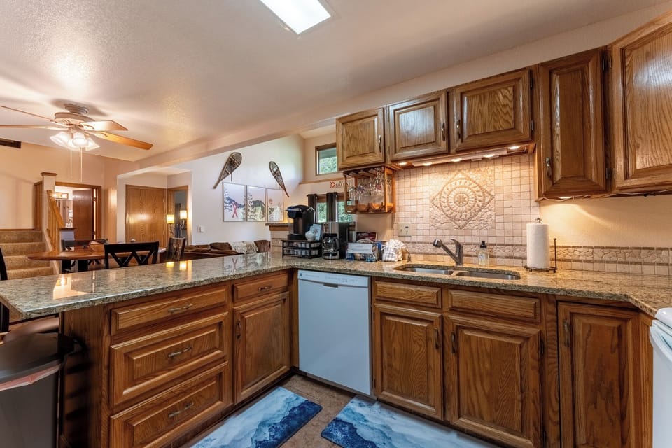 Condo (3 Bedrooms) | Property amenity