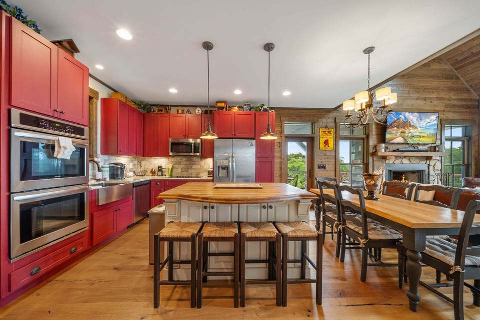 Stainless Appliances, Granite Counter and Plenty of Space