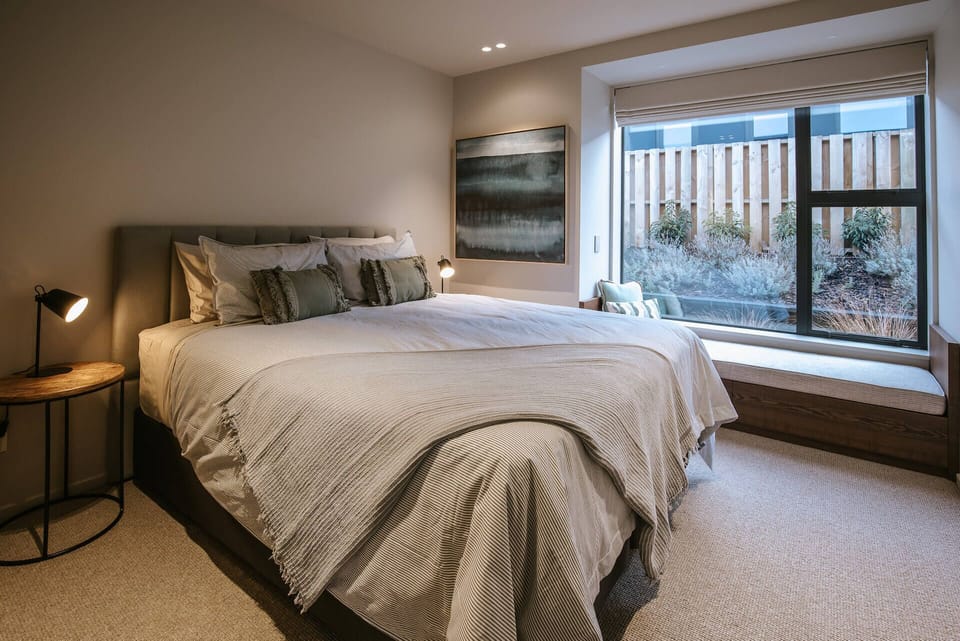 Luxury House, Mountain View | Desk, laptop workspace, iron/ironing board, free WiFi