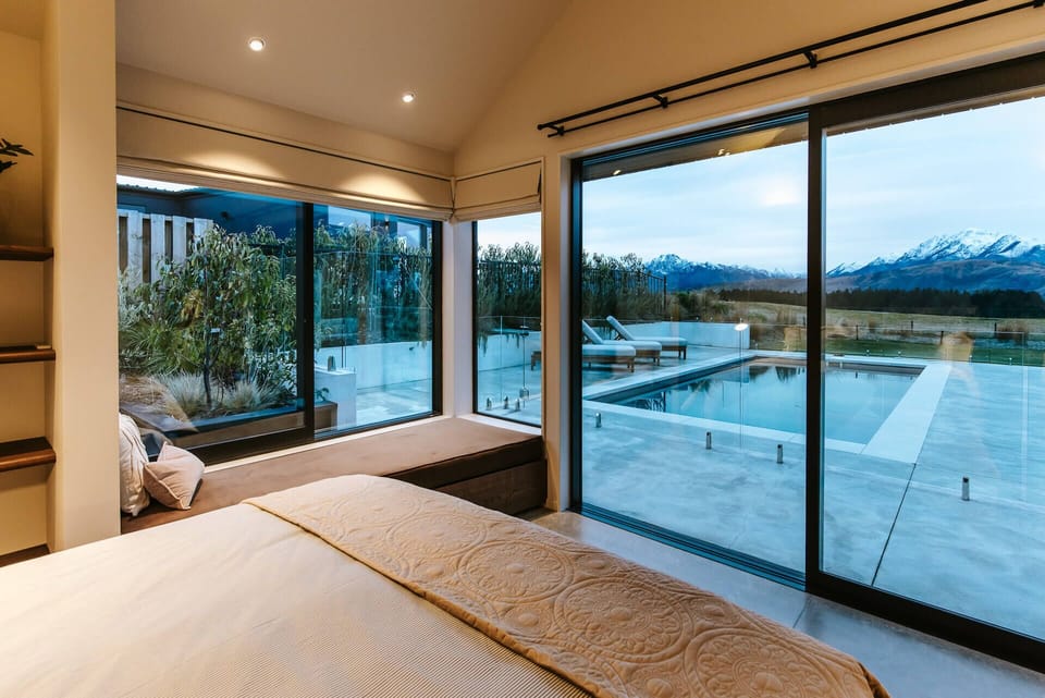 Luxury House, Mountain View | Desk, laptop workspace, iron/ironing board, free WiFi