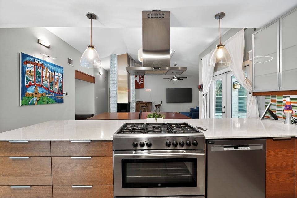 Stainless steel appliances, cookware, and plenty of space for family meals.