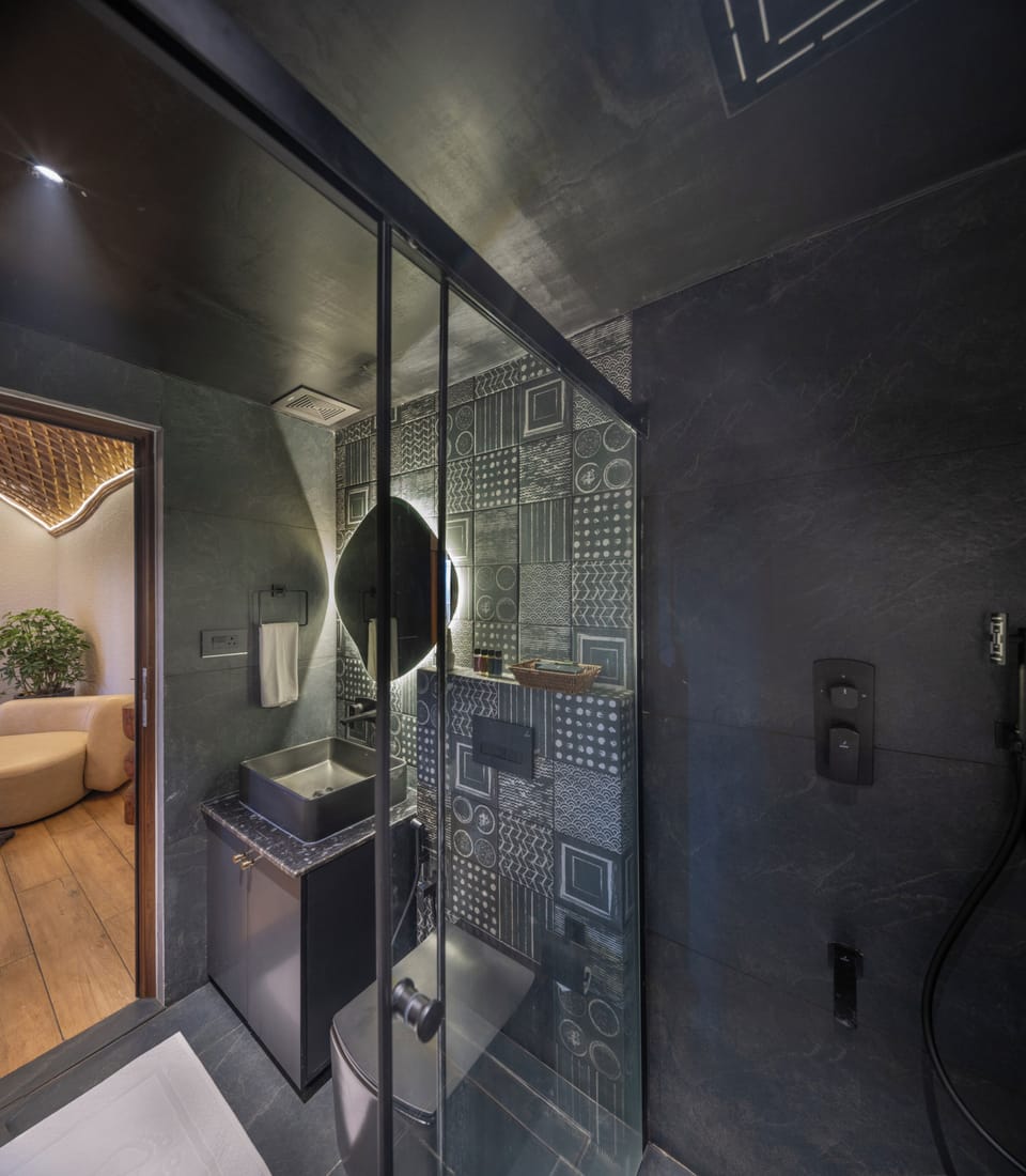 Eagle Eye Nest | Bathroom | Free toiletries, hair dryer, bathrobes, slippers