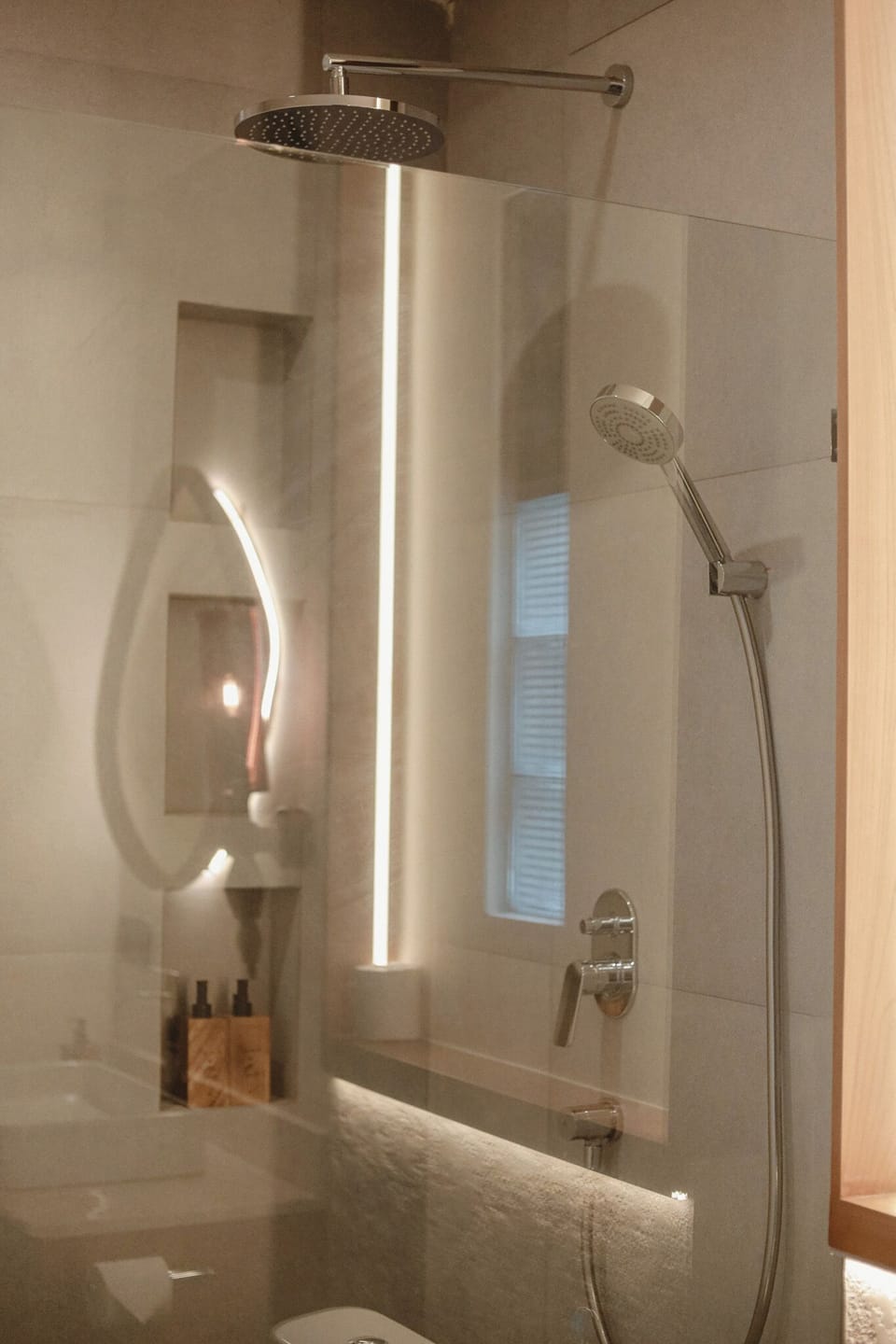 Suite, River View | Bathroom | Shower, hair dryer, towels, soap