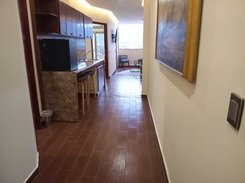 Single Room, 1 King Bed, Non Smoking, City View | Interior