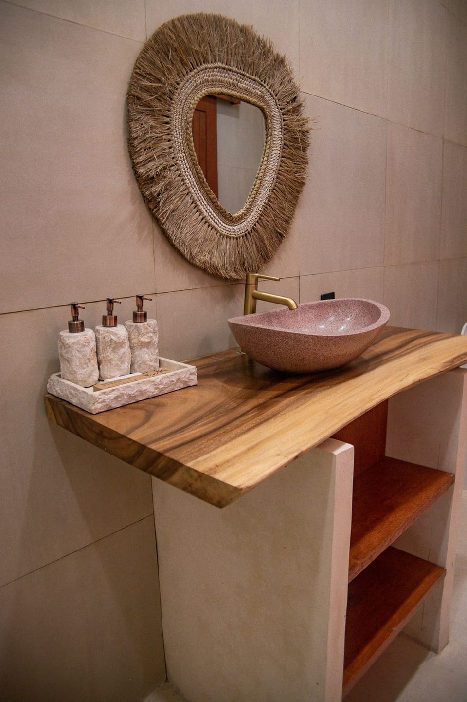 Bathroom | Shower, rainfall showerhead, free toiletries, bidet