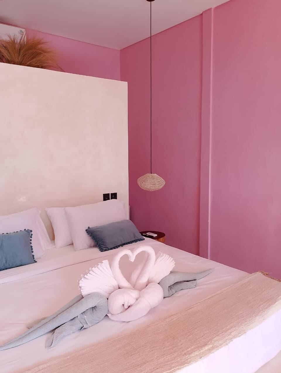 Individually decorated, free WiFi, bed sheets