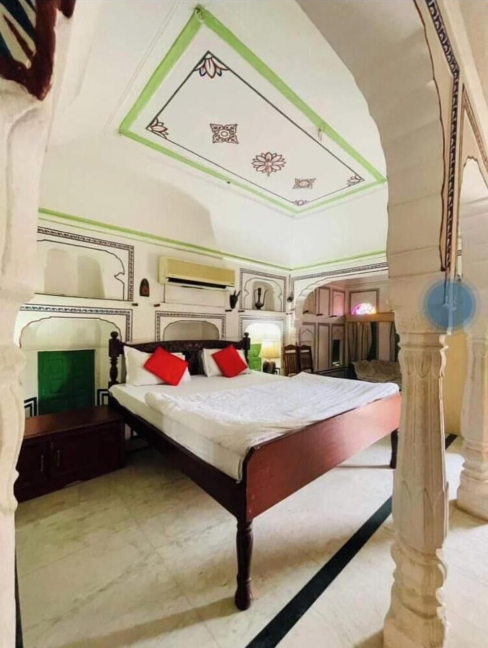Desk, free WiFi, bed sheets