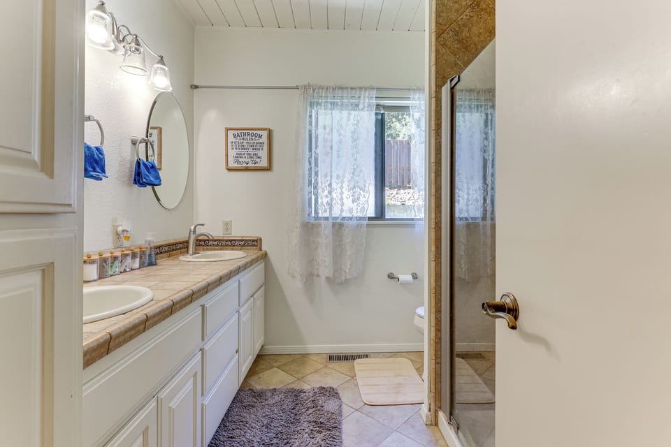 Full Bathroom | 1st Floor