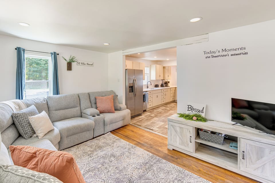 Living Room | Smart TV | Free WiFi