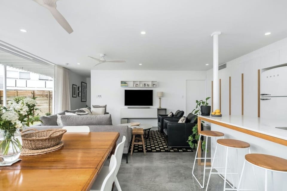 Spacious and functional quintessential Byron Style