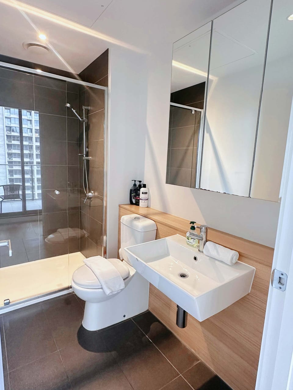 A Chic 2BR Apt Across From Southern Cross Station Apartment in Melbourne