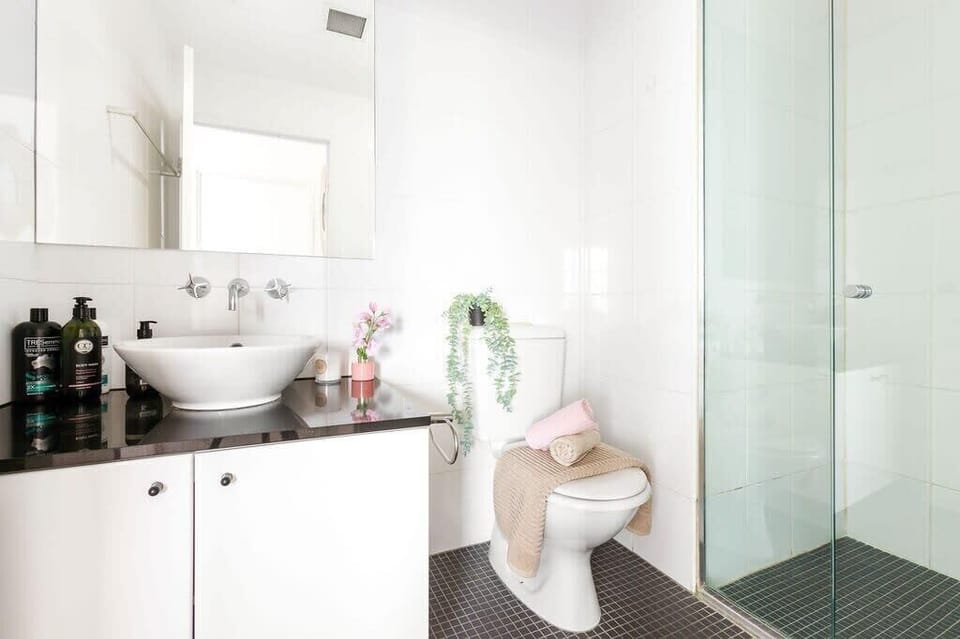 A Comfy & Spacious 2BR Apt Harbour View Apartment in Sydney