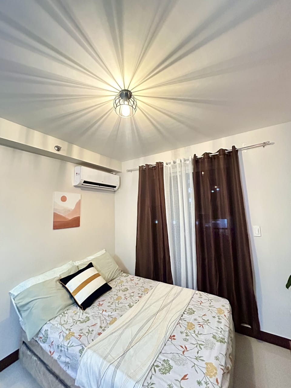 Signature Studio, Multiple Beds, Balcony, City View | Living area | 32-inch Smart TV with digital channels