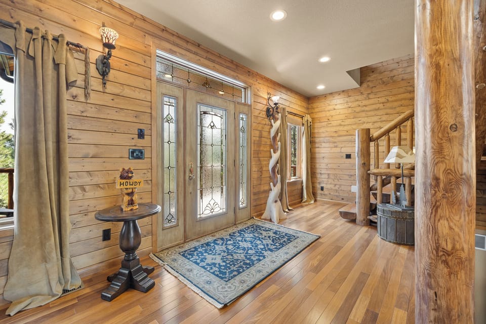 Spacious front foyer with plenty of space and a closet to store all your gear. 