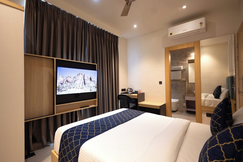 Superior Room | Memory foam beds, in-room safe, desk, laptop workspace