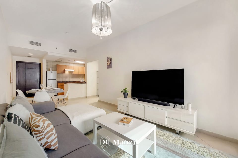 Luxury Apartment, Balcony, Marina View | Living area