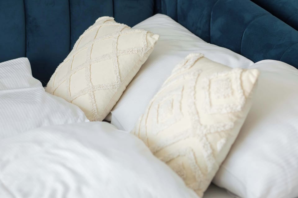 The living area's tasteful furnishings ensure a pleasant stay.