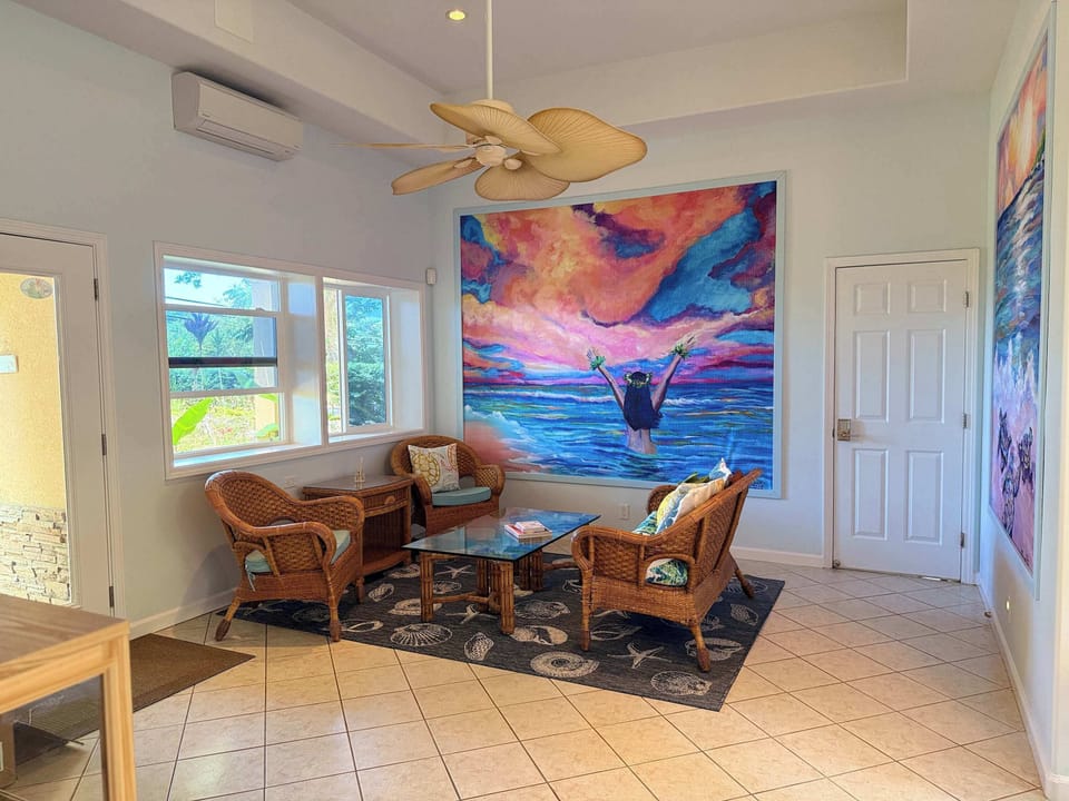 Lobby - Lounge in the common area - relax with ocean & garden views amongst vibrant artwork created by local artists. 