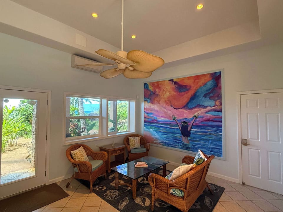 Lobby - Lounge in the common area - relax with ocean & garden views amongst vibrant artwork created by local artists. 