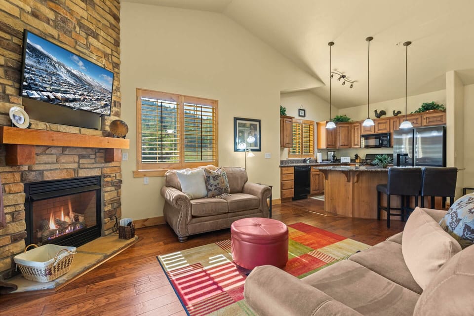 Bear Hollow Lodges 1302: Living Room