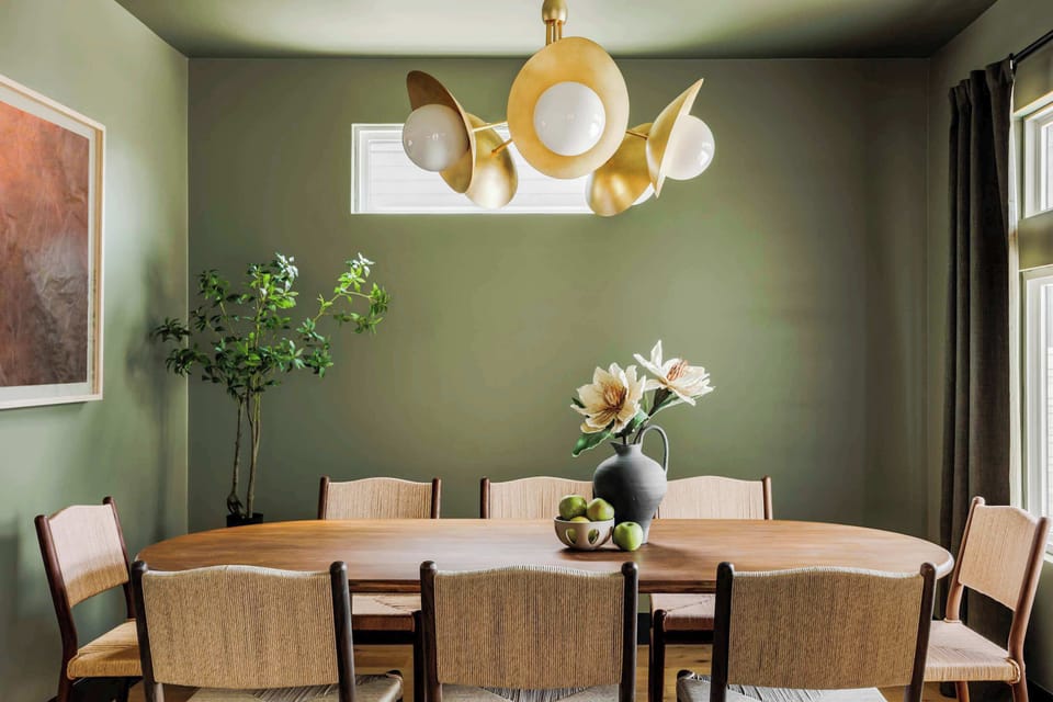 Open Concept Dining Area | First Floor | Indoor Dining Table | Seat up to 8