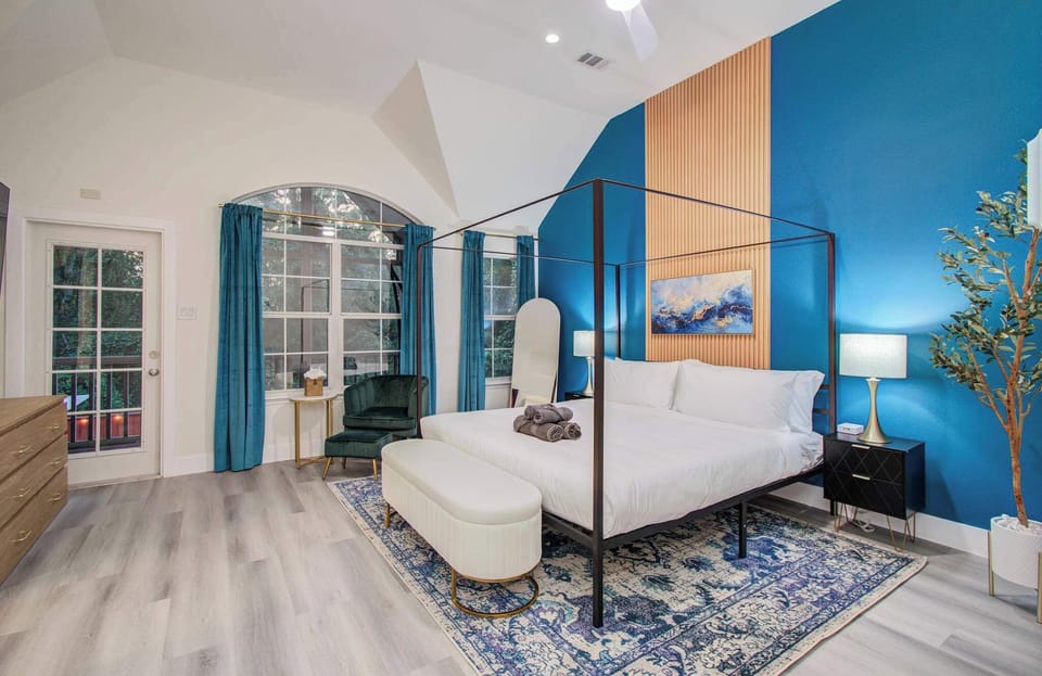 With high vaulted ceilings, a luxurious four-poster bed, a spa-like ensuite bathroom, and a privacy balcony with a hammock, what more could one ask for in a bedroom?!