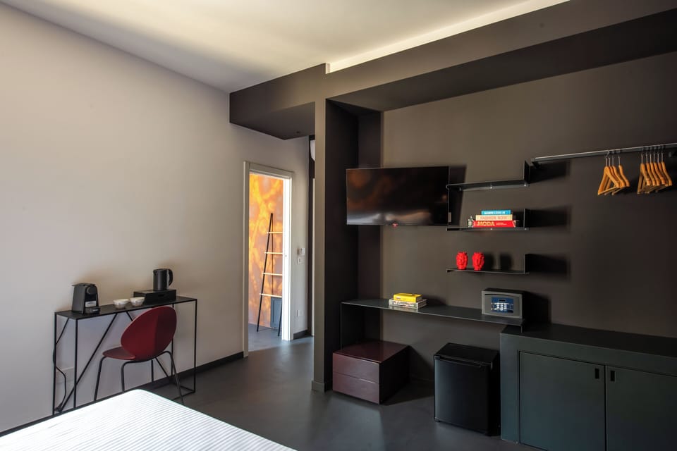 Basic Townhome, 1 Queen Bed | Minibar, in-room safe, free WiFi