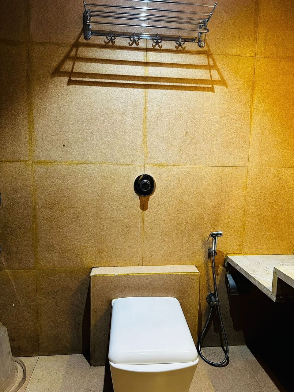 Deluxe Double Room, Pets Not Allowed | Bathroom | Towels, soap, toilet paper