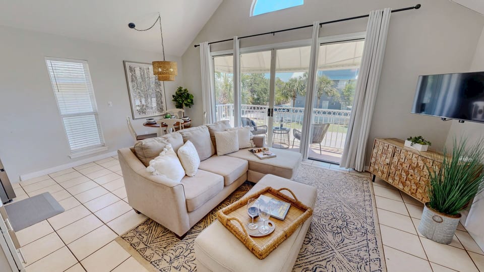 Condo, 1 Bedroom | Living area