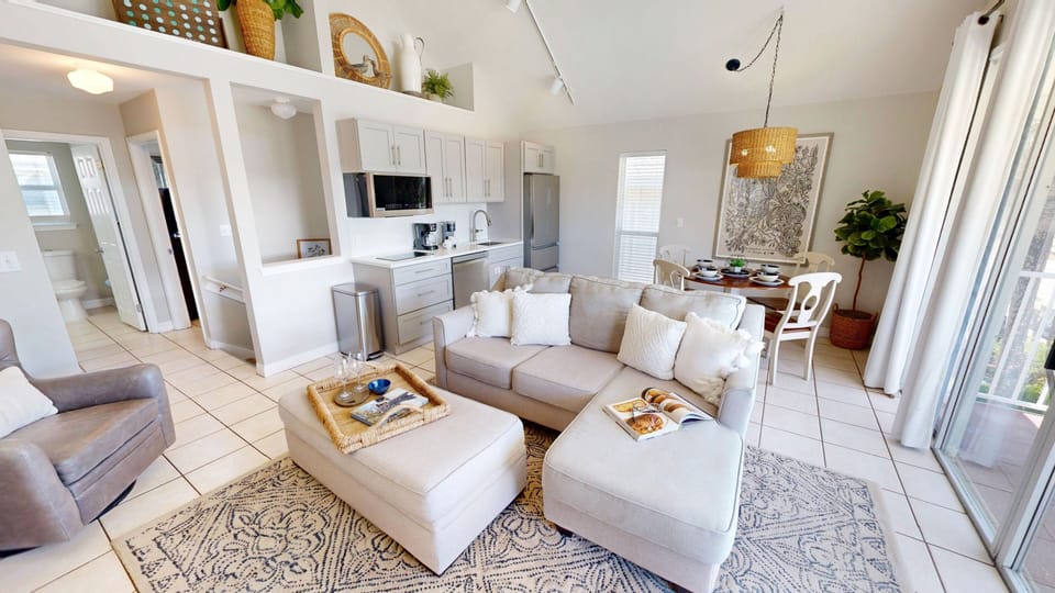 Condo, 1 Bedroom | Living area