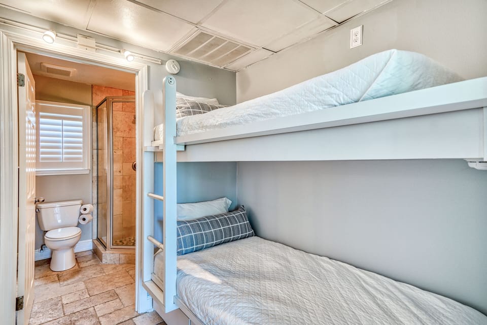 Condo, 2 Bedrooms | 2 bedrooms, iron/ironing board, WiFi (free)