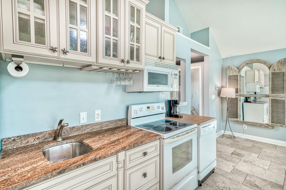 Condo, 2 Bedrooms | Private kitchen | Coffee/tea maker, fridge, oven, toaster