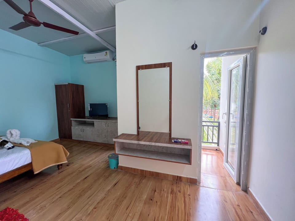 Deluxe Double Room, Balcony, Pool View | Desk, WiFi (free), bed sheets
