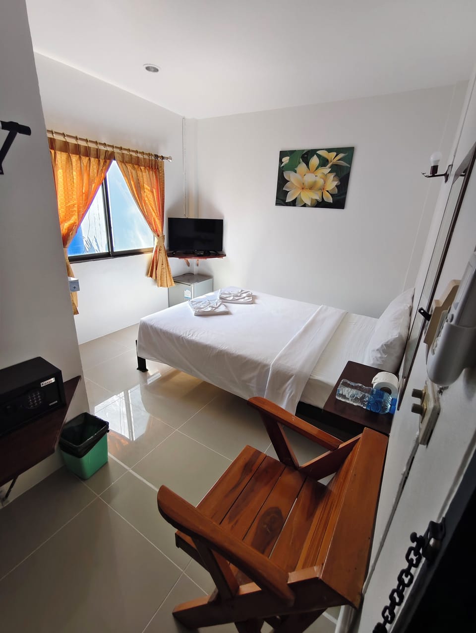 Basic Double Room | In-room safe, blackout drapes, free WiFi, bed sheets