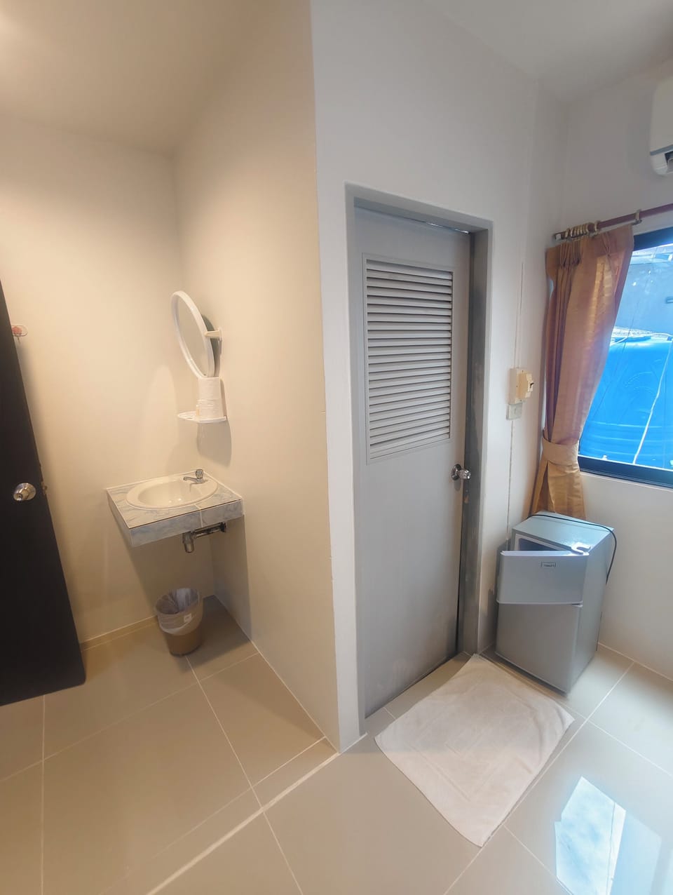 Basic Single Room | In-room safe, blackout drapes, free WiFi, bed sheets