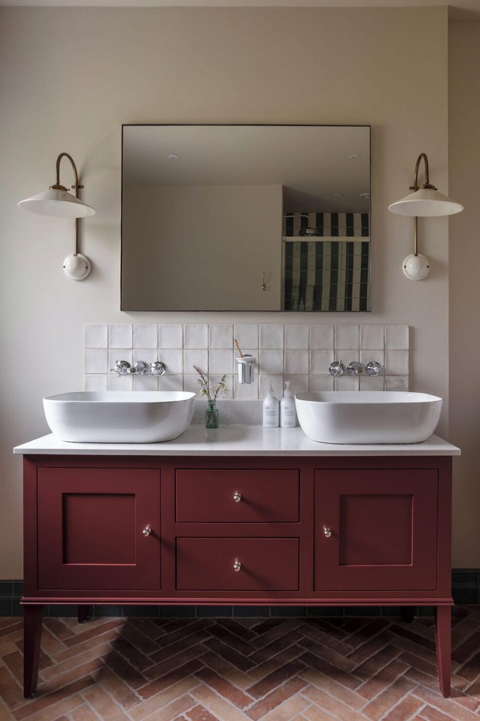 Double Room, River View | Bathroom | Shower, bathrobes, shampoo, toilet paper