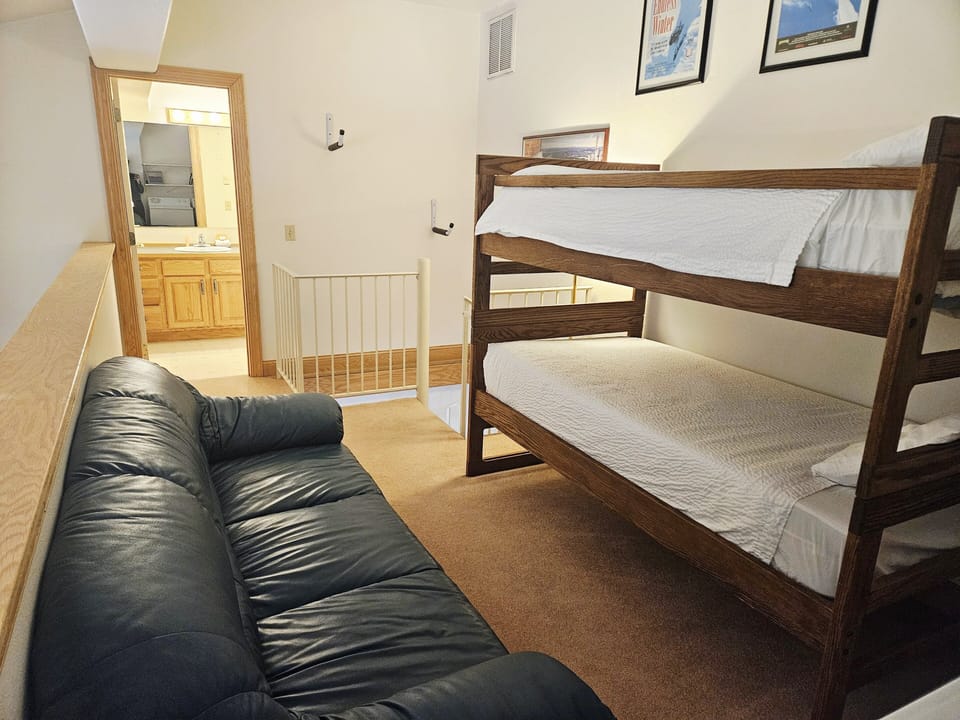 Bed, Bedroom, Furniture, Indoors, Room