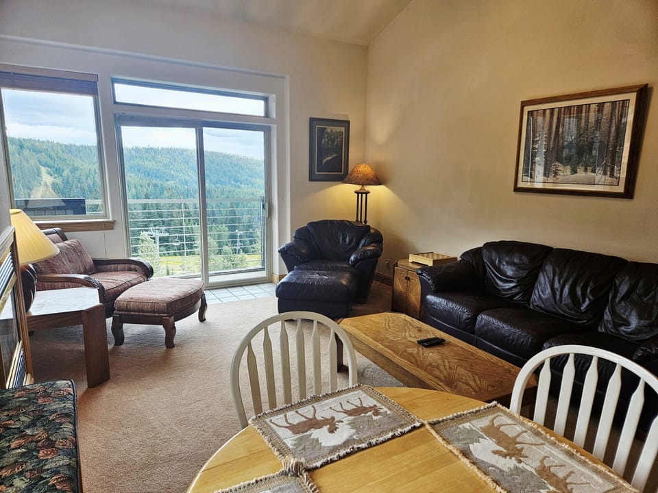Furniture, Indoors, Living Room, Couch, Lamp