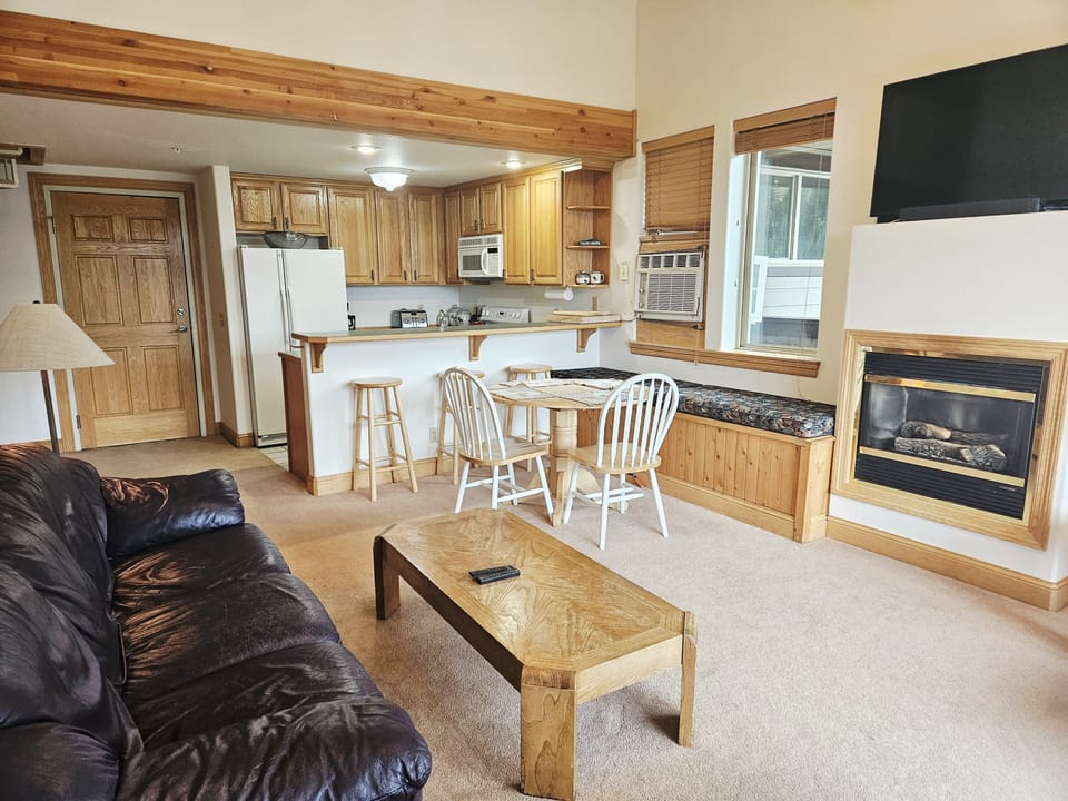 Indoors, Furniture, Living Room, Hardwood, Table