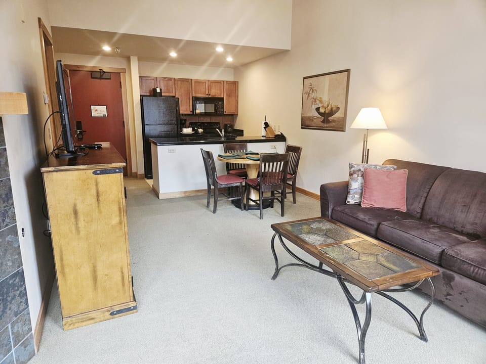 Furniture, Table, Indoors, Living Room, Lamp