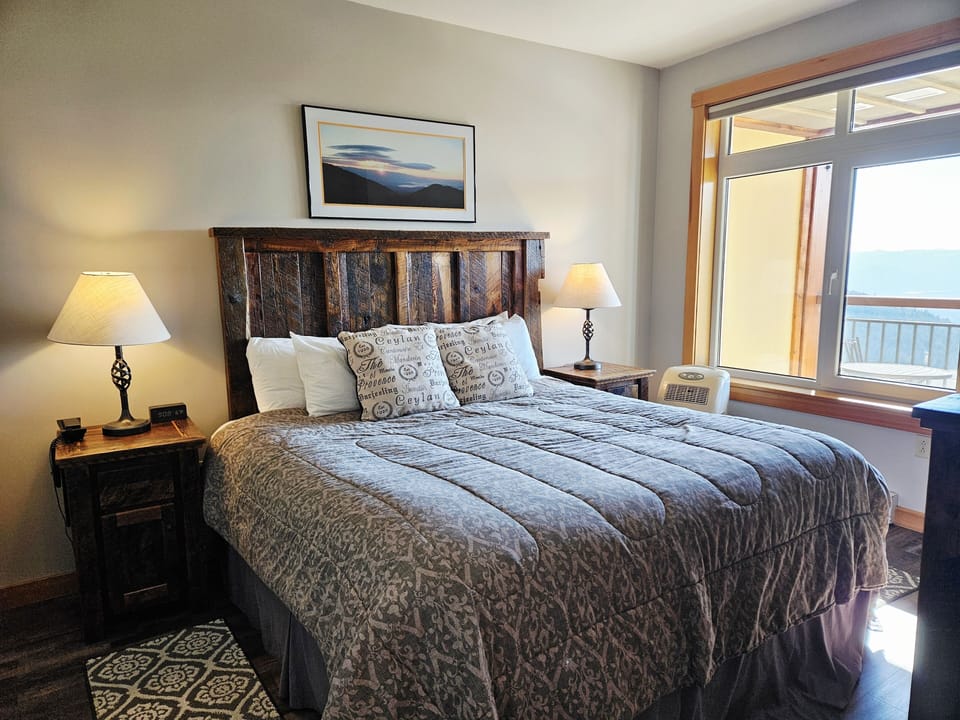 Lamp, Indoors, Bed, Furniture, Home Decor