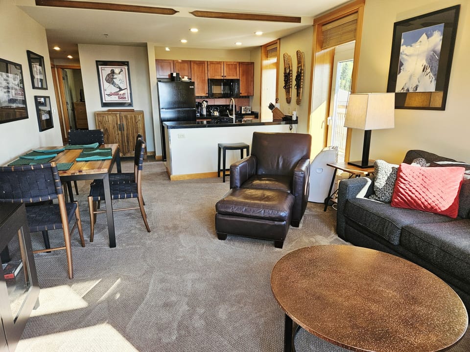 Home Decor, Furniture, Table, Indoors, Living Room