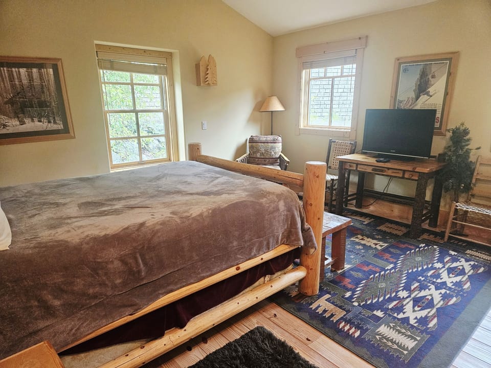 Indoors, Screen, Home Decor, Lamp, Entertainment Center