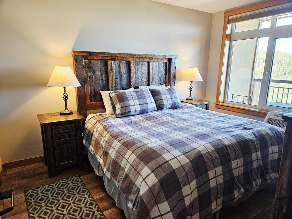 Indoors, Lamp, Bed, Furniture, Home Decor