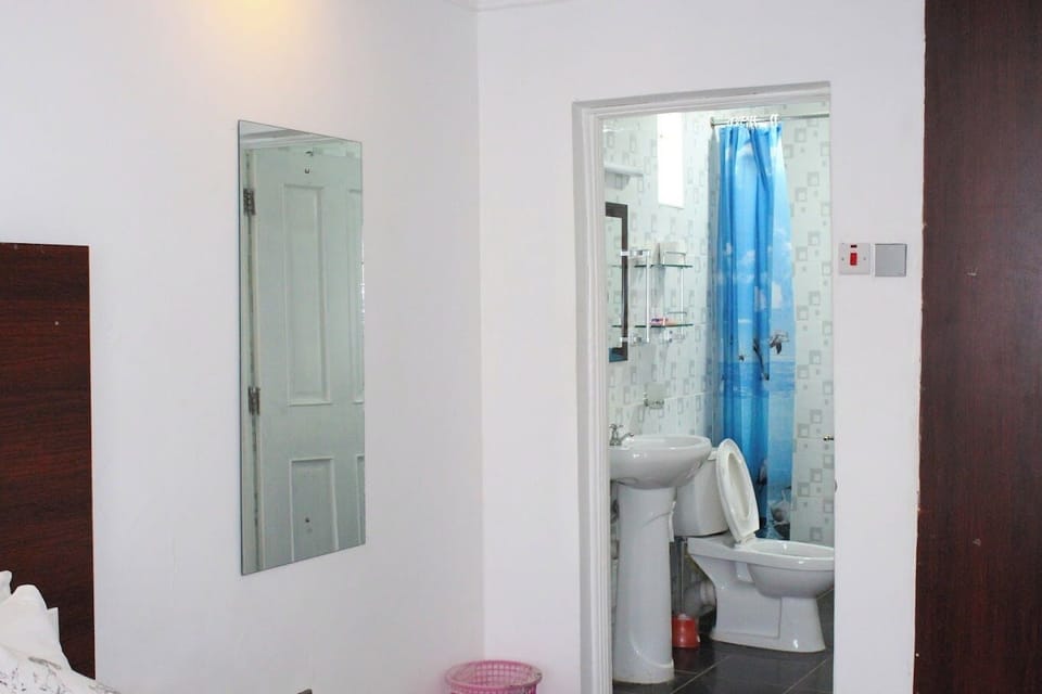 Superior Double Room, Garden View | Bathroom | Shower, slippers, towels, soap