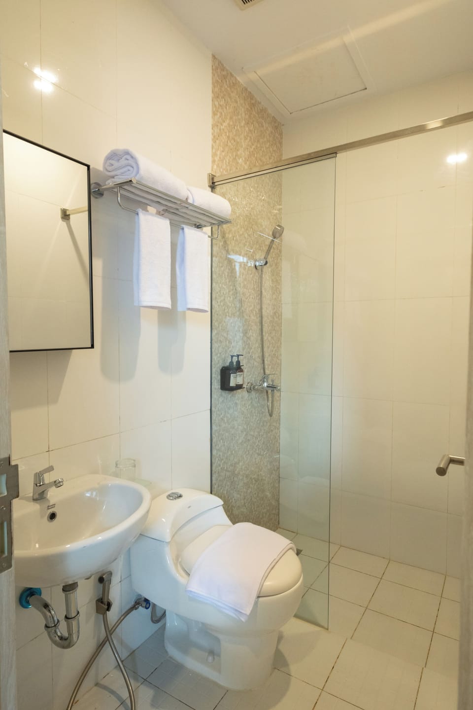 Shower, slippers, bidet, towels