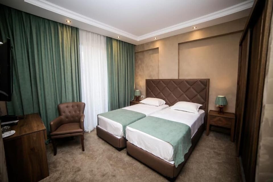 Double or Twin Room, Balcony, Courtyard View | In-room safe, desk, iron/ironing board (on request), WiFi (free)